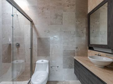CASA EN VENTA CON ALBERCA Y JARDIN PROPIOS AL SUR DE CUERNAVACA