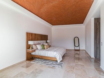CASA EN VENTA CON ALBERCA Y JARDIN PROPIOS AL SUR DE CUERNAVACA