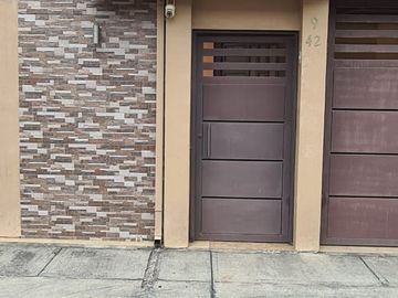 En venta casa remodelada en La Joya Etapa Platino, Av. leon Febres Cordero