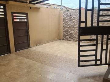 En venta casa remodelada en La Joya Etapa Platino, Av. leon Febres Cordero