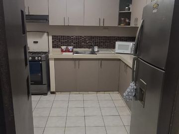 En venta casa remodelada en La Joya Etapa Platino, Av. leon Febres Cordero