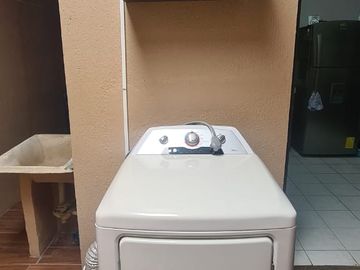 En venta casa remodelada en La Joya Etapa Platino, Av. leon Febres Cordero