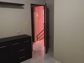 En venta casa remodelada en La Joya Etapa Platino, Av. leon Febres Cordero