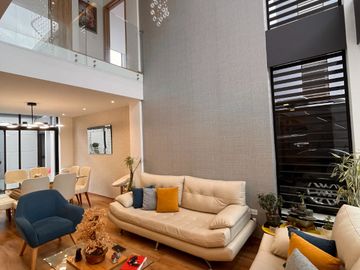 Casa de Venta en Santa Lucia Norte de Quito