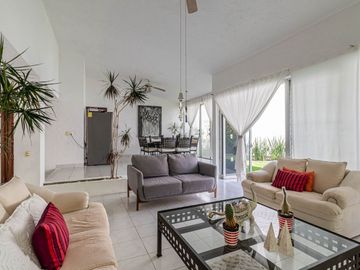 CASA EN VENTA CON EXTENSO JARDIN Y ALBERCA EN CUERNAVACA
