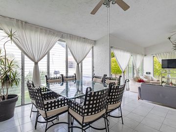 CASA EN VENTA CON EXTENSO JARDIN Y ALBERCA EN CUERNAVACA