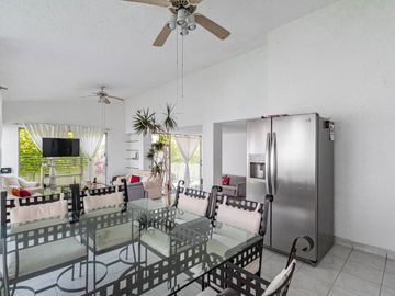 CASA EN VENTA CON EXTENSO JARDIN Y ALBERCA EN CUERNAVACA