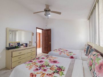 CASA EN VENTA CON EXTENSO JARDIN Y ALBERCA EN CUERNAVACA