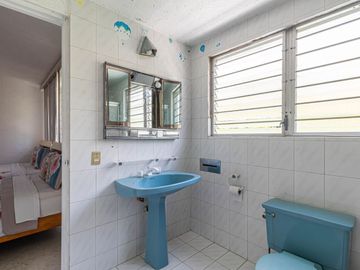 CASA EN VENTA CON EXTENSO JARDIN Y ALBERCA EN CUERNAVACA
