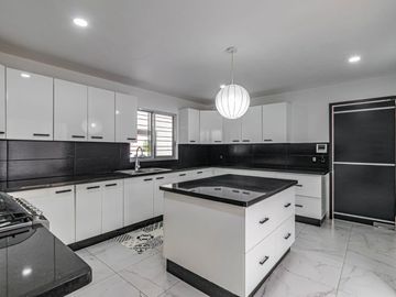 CASA EN VENTA EN CUERNAVACA CON ALBERCA