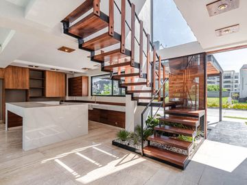 CASA DE LUJO CON ALBERCA Y JARDIN EN VENTA AL SUR DE CUERNAVACA