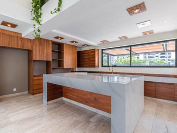 CASA DE LUJO CON ALBERCA Y JARDIN EN VENTA AL SUR DE CUERNAVACA