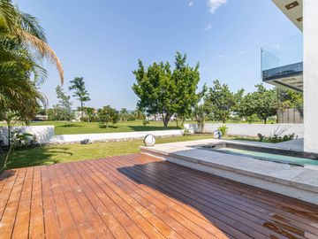 CASA DE LUJO CON ALBERCA Y JARDIN EN VENTA AL SUR DE CUERNAVACA