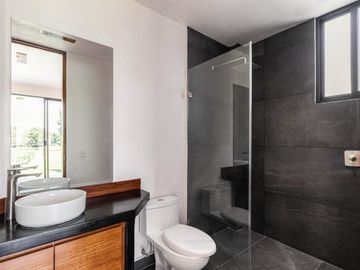 CASA DE LUJO CON ALBERCA Y JARDIN EN VENTA AL SUR DE CUERNAVACA
