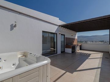 PENTHOSUE EN VENTA AL SUR DE CUERNAVACA CON ALBERCA
