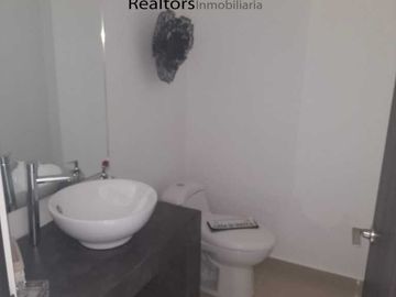 VENTA DE CASA EN RESIDENCIAL BOSQUES DE ICA II EN ZINACANTEPEC A UN COSTADO DE ZAMARRERO