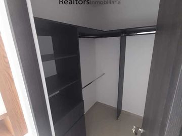VENTA DE CASA EN RESIDENCIAL BOSQUES DE ICA II EN ZINACANTEPEC A UN COSTADO DE ZAMARRERO