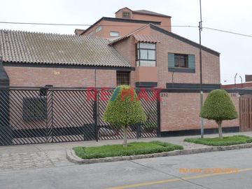 Vendo Casa En Surco Límite Con Miraflores