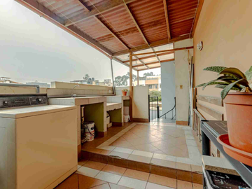BONITO TRIPLEX UBICADO CERCA AL POLO SURCO