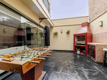 BONITO TRIPLEX UBICADO CERCA AL POLO SURCO