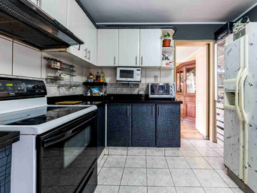BONITO TRIPLEX UBICADO CERCA AL POLO SURCO