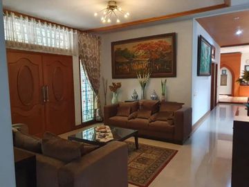 DISEWAKAN RUMAH MEWAH LOKASI STRATEGIS @ SAYAP RIAU DEKAT GEDUNG SATE BANDUNG