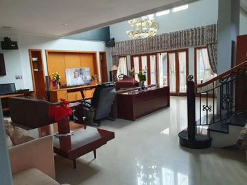 DISEWAKAN RUMAH MEWAH LOKASI STRATEGIS @ SAYAP RIAU DEKAT GEDUNG SATE BANDUNG