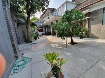 DISEWAKAN RUMAH MEWAH LOKASI STRATEGIS @ SAYAP RIAU DEKAT GEDUNG SATE BANDUNG