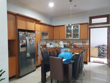 DISEWAKAN RUMAH MEWAH LOKASI STRATEGIS @ SAYAP RIAU DEKAT GEDUNG SATE BANDUNG