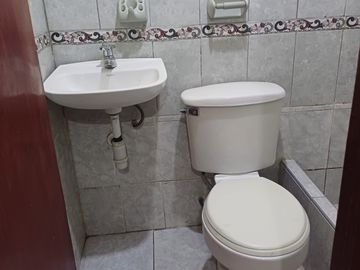 🔥EXCELENTE OPORTUNIDAD🔥 ALQUILER DE HABITACIÓN EN URB. LOS CEDROS SANTA ANITA