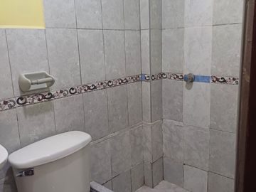🔥EXCELENTE OPORTUNIDAD🔥 ALQUILER DE HABITACIÓN EN URB. LOS CEDROS SANTA ANITA
