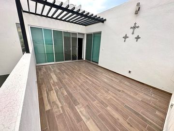 Hermosa casa en Cumbres del Lago
