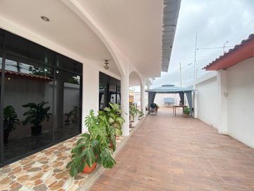 casa de venta en manta zona sur santa martha