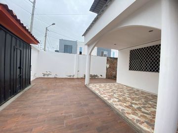 casa de venta en manta zona sur santa martha