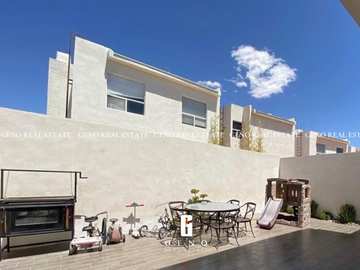 CASA EN VENTA EN VALLE ESCONDIDO EN ESQUINA