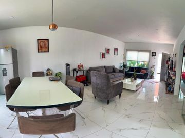 CASA CON ALBERCA Y JARDIN EN VENTA AL SUR DE CUERNAVACA