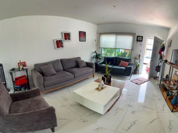CASA CON ALBERCA Y JARDIN EN VENTA AL SUR DE CUERNAVACA