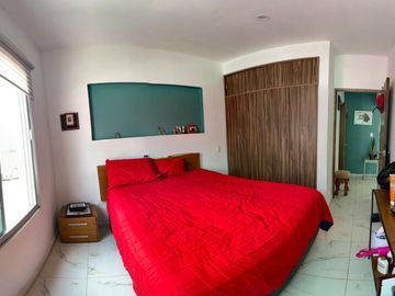 CASA CON ALBERCA Y JARDIN EN VENTA AL SUR DE CUERNAVACA