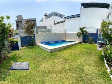 CASA CON ALBERCA Y JARDIN EN VENTA AL SUR DE CUERNAVACA