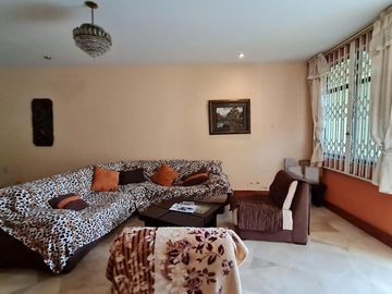 Venta de Casa de 3 plantas con piscina en La Garzota, conjunto cerrado, A 3 cuadras de la Avenida Guillermo Pareja