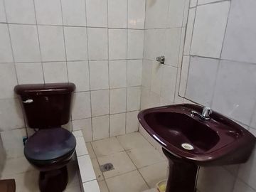Venta de Casa de 3 plantas con piscina en La Garzota, conjunto cerrado, A 3 cuadras de la Avenida Guillermo Pareja