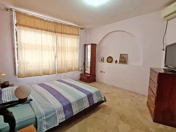 Venta de Casa de 3 plantas con piscina en La Garzota, conjunto cerrado, A 3 cuadras de la Avenida Guillermo Pareja
