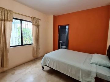 Venta de Casa de 3 plantas con piscina en La Garzota, conjunto cerrado, A 3 cuadras de la Avenida Guillermo Pareja