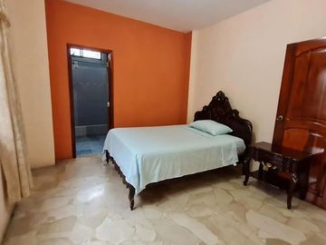 Venta de Casa de 3 plantas con piscina en La Garzota, conjunto cerrado, A 3 cuadras de la Avenida Guillermo Pareja