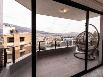 VENTA DE OPORTUNIDAD: DEPARTAMENTO REMODELADO en Urb. Jardines del Batan., El Batán Quito, Ecuador