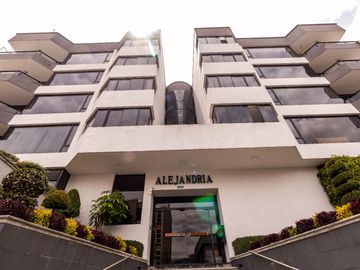 VENTA DE OPORTUNIDAD: DEPARTAMENTO REMODELADO en Urb. Jardines del Batan., El Batán Quito, Ecuador