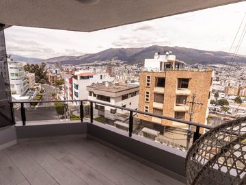 VENTA DE OPORTUNIDAD: DEPARTAMENTO REMODELADO en Urb. Jardines del Batan., El Batán Quito, Ecuador
