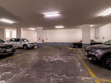 VENTA DE OPORTUNIDAD: DEPARTAMENTO REMODELADO en Urb. Jardines del Batan., El Batán Quito, Ecuador