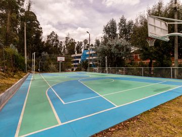 VENTA DE OPORTUNIDAD: DEPARTAMENTO REMODELADO en Urb. Jardines del Batan., El Batán Quito, Ecuador