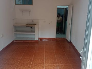 VENTA DE CASA EN MELGAR CON RENTA